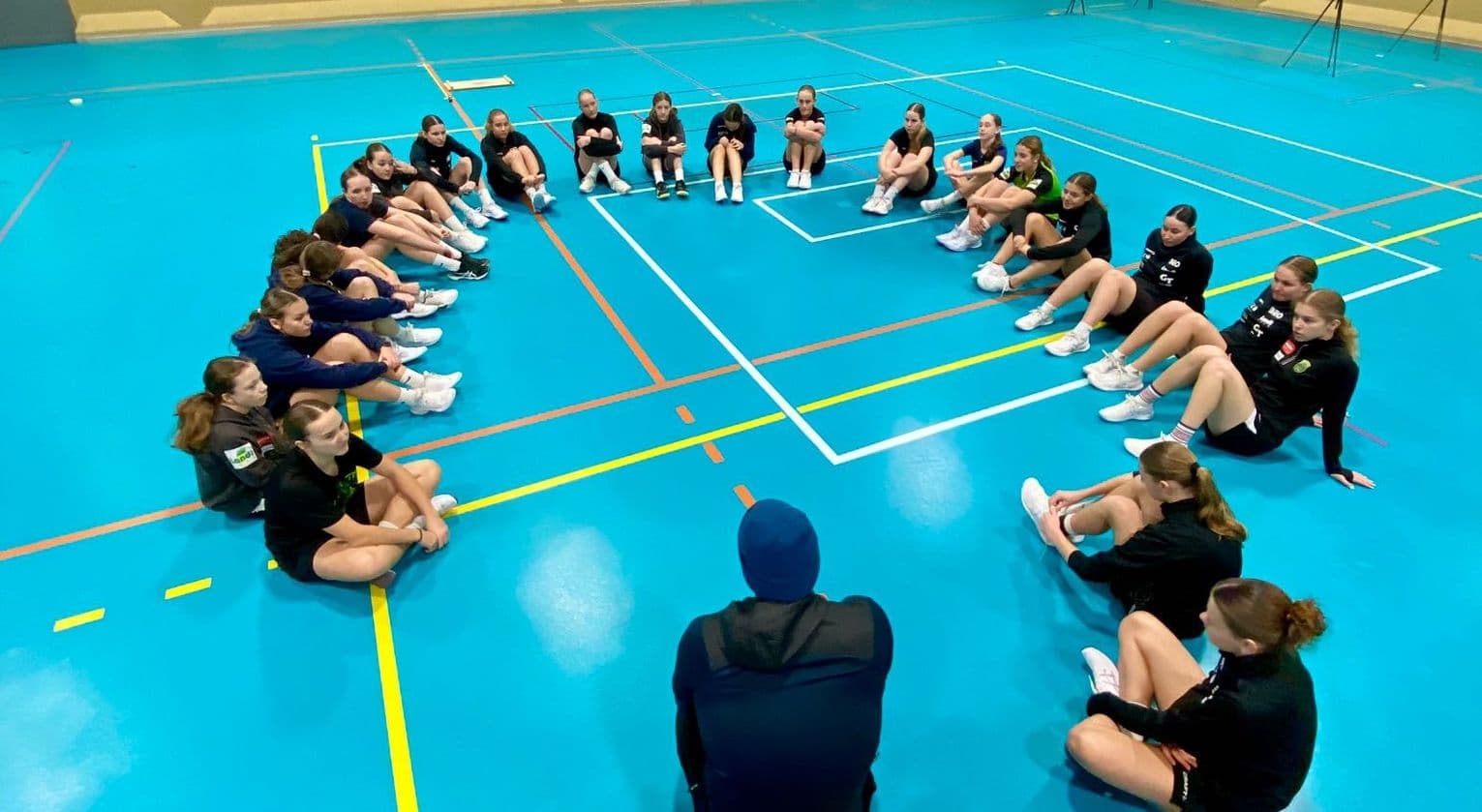 Zwei junge Spielerinnen geben Einblick